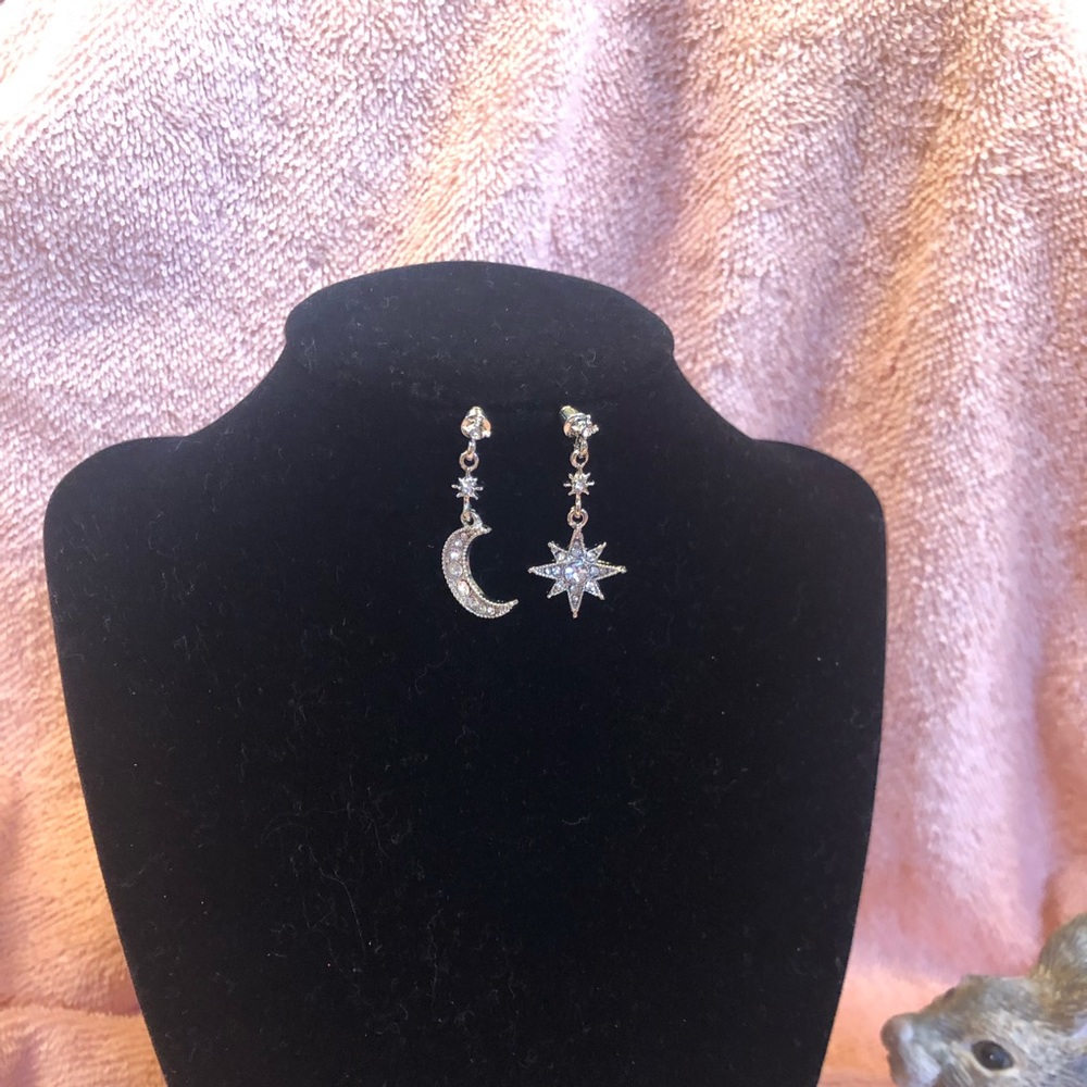 NWOT Moon & Star Earrings - Picture 2 of 5